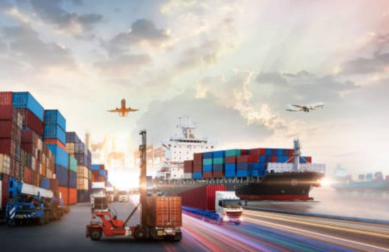 freight forwarder with customs broker.jpg